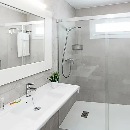 Perla Marina Апартаменти Нерха